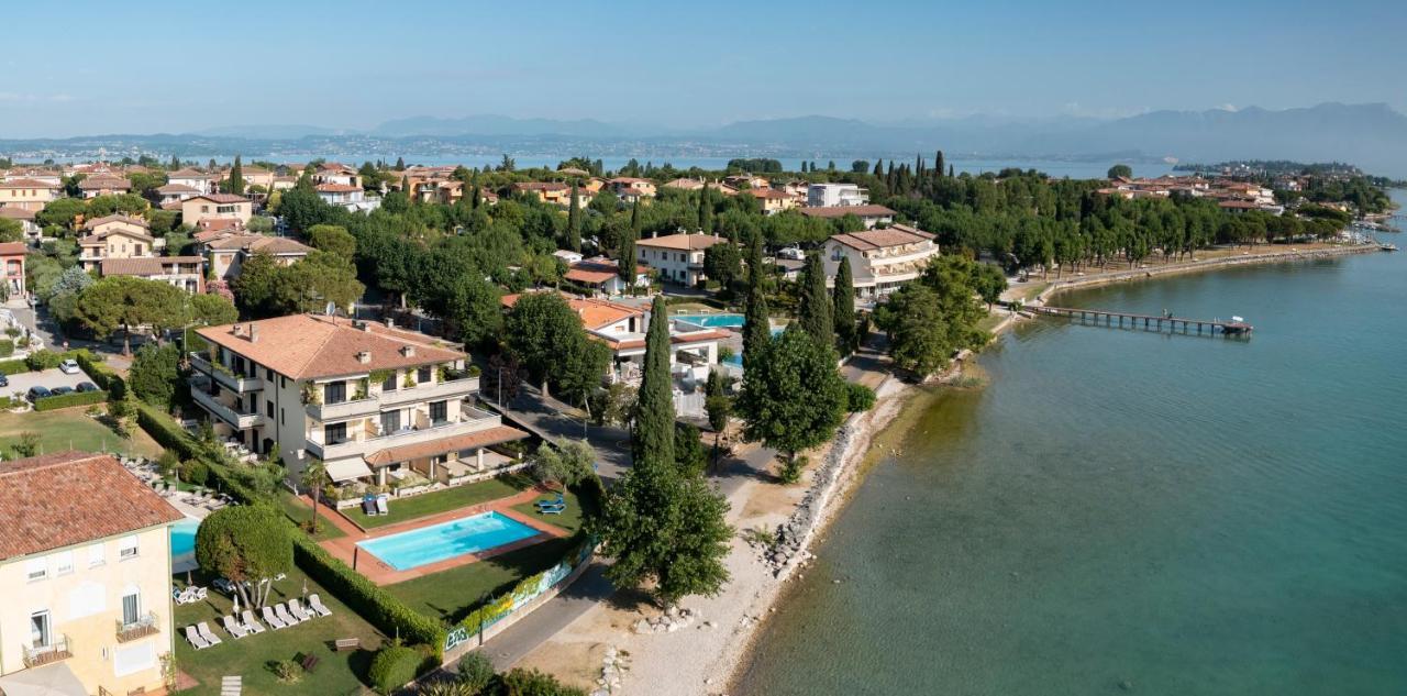 Lake Apartment Primea Сірміоне Екстер'єр фото